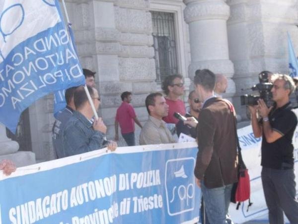 110930-Manifestazione Piazza Unita (6)